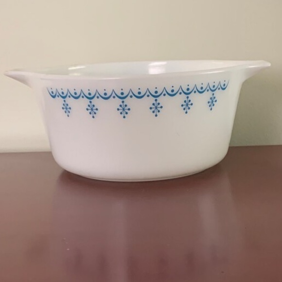 Pyrex Other - Pyrex snowflake garland #474 B 1 1/2 QT Cinderella garland  - VGUC no lid​​​